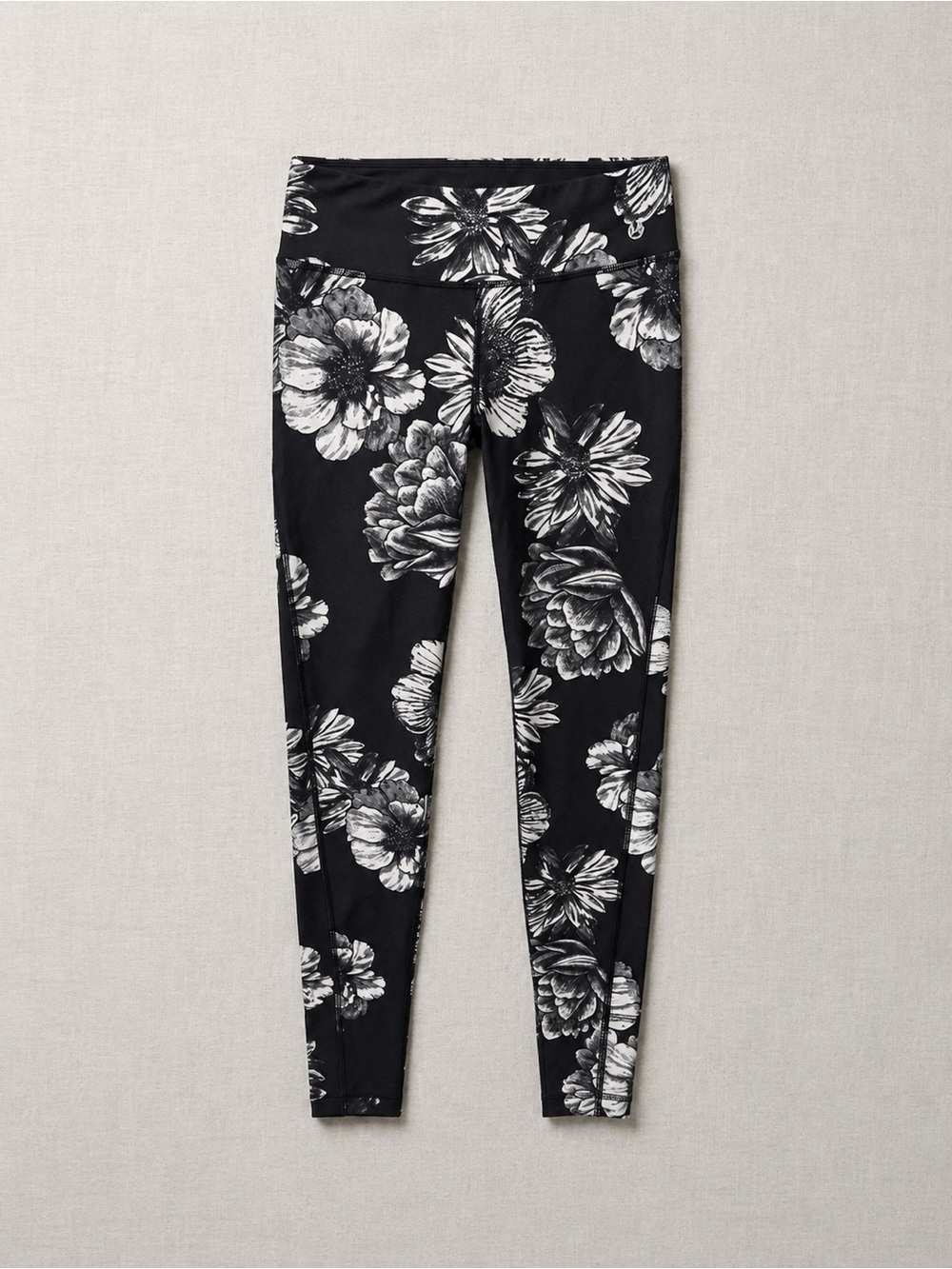 👖2/44$ Maaji Black and White Floral Leggings